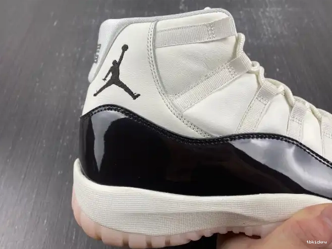 Cheap TBkick 11 Air Jordan WMNS Neapolitan AR0715-101 0527
